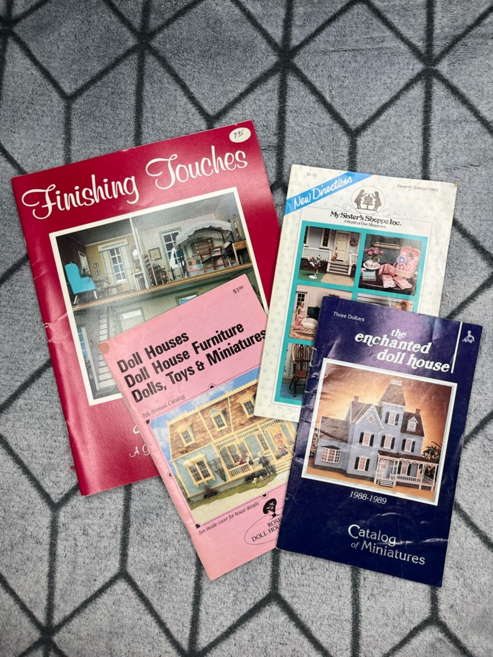 Lot of 4 Vintage Miniature Booklets 80s Finishing Touches Enchanted Dollhouse